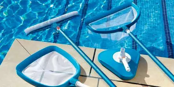 CÓMO PONER A PUNTO LA PISCINA 3 Material de limpieza para piscinas