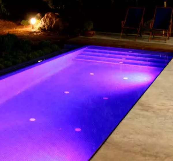 CÓMO PONER A PUNTO LA PISCINA 5 Iluminación led para piscinas