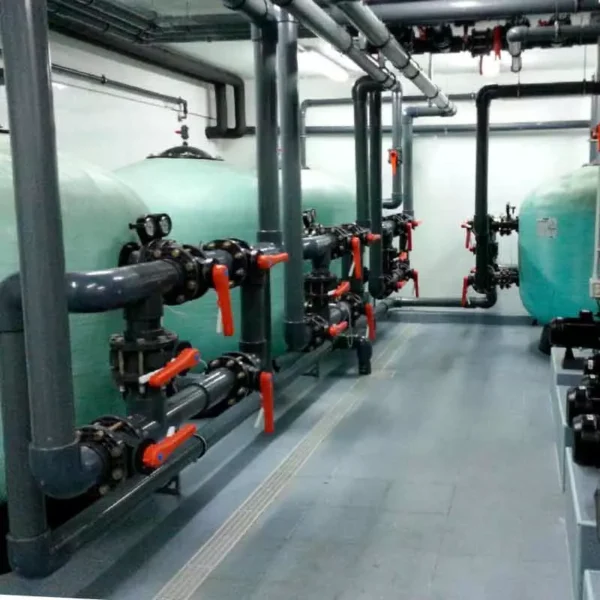 Bombas y sistemas de filtración para piscinas públicas