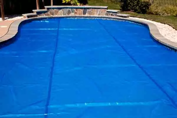 CÓMO TRATAR LA PISCINA DESPUÉS DE UNA TORMENTA 5 cobertor de verano