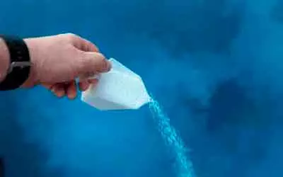 Dosificación producto químico en piscina