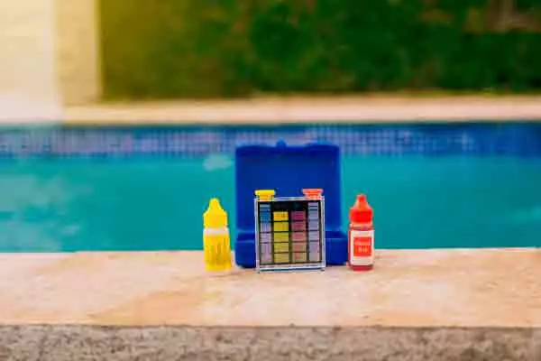 CÓMO TRATAR LA PISCINA DESPUÉS DE UNA TORMENTA 2 kit ph