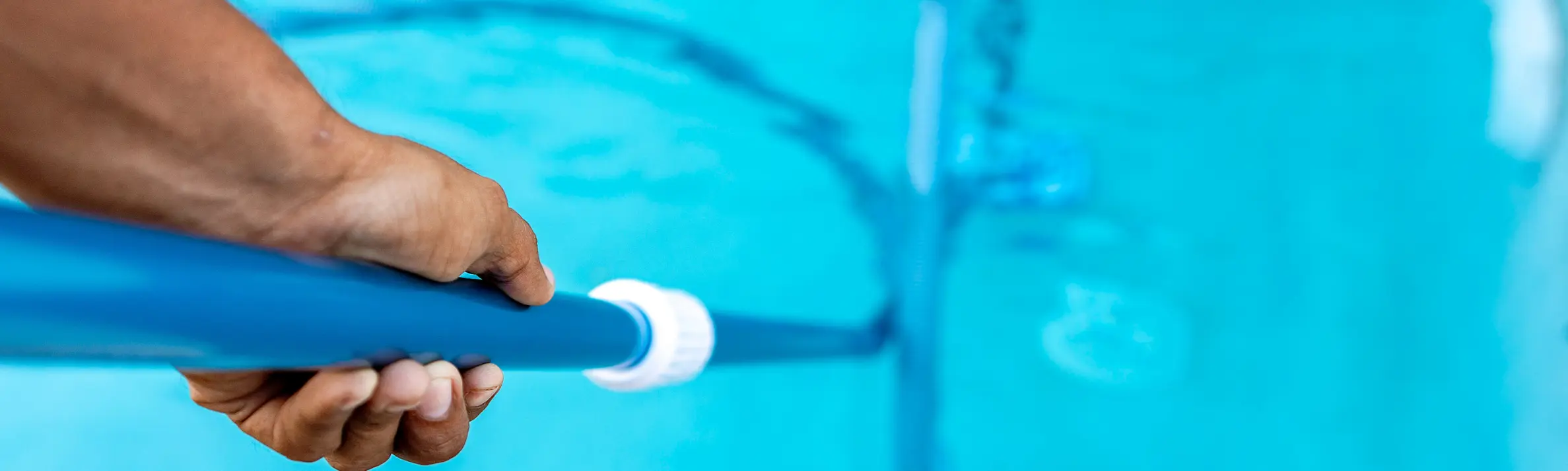 PREPARA TU PISCINA PARA EL BAÑO: GUÍA COMPLETA 1 Limpieza de piscinas