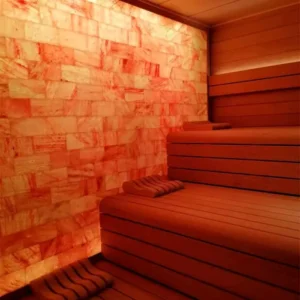 Instalación de pared de sal en sauna