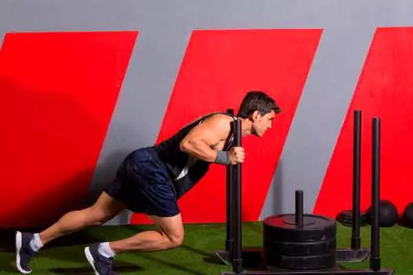 EQUIPAMIENTO DE ENTRENAMIENTO FUNCIONAL: LO QUE NO DEBE FALTAR EN TU GIMNASIO 10 Trineo de arrastre para entrenamiento funcional